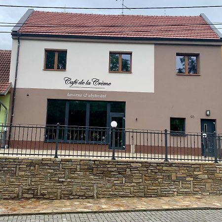 Hotel Cafe De La Creme Kuzelov Zewnętrze zdjęcie