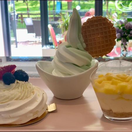 Hotel Cafe De La Creme Kuzelov Zewnętrze zdjęcie