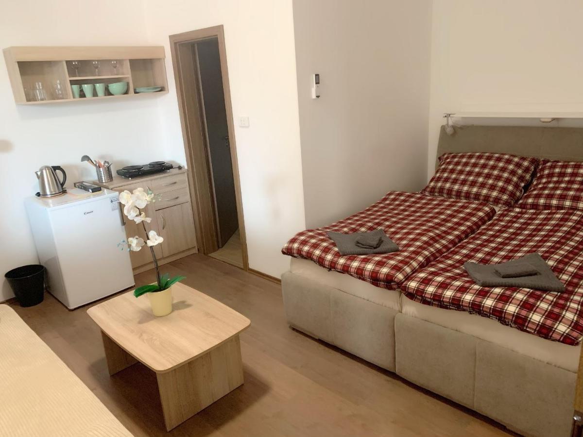 Hotel Cafe De La Creme Kuzelov Zewnętrze zdjęcie