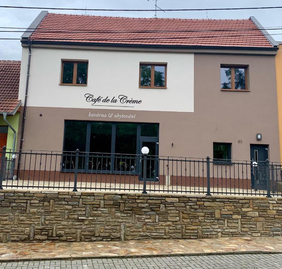 Hotel Cafe De La Creme Kuzelov Zewnętrze zdjęcie