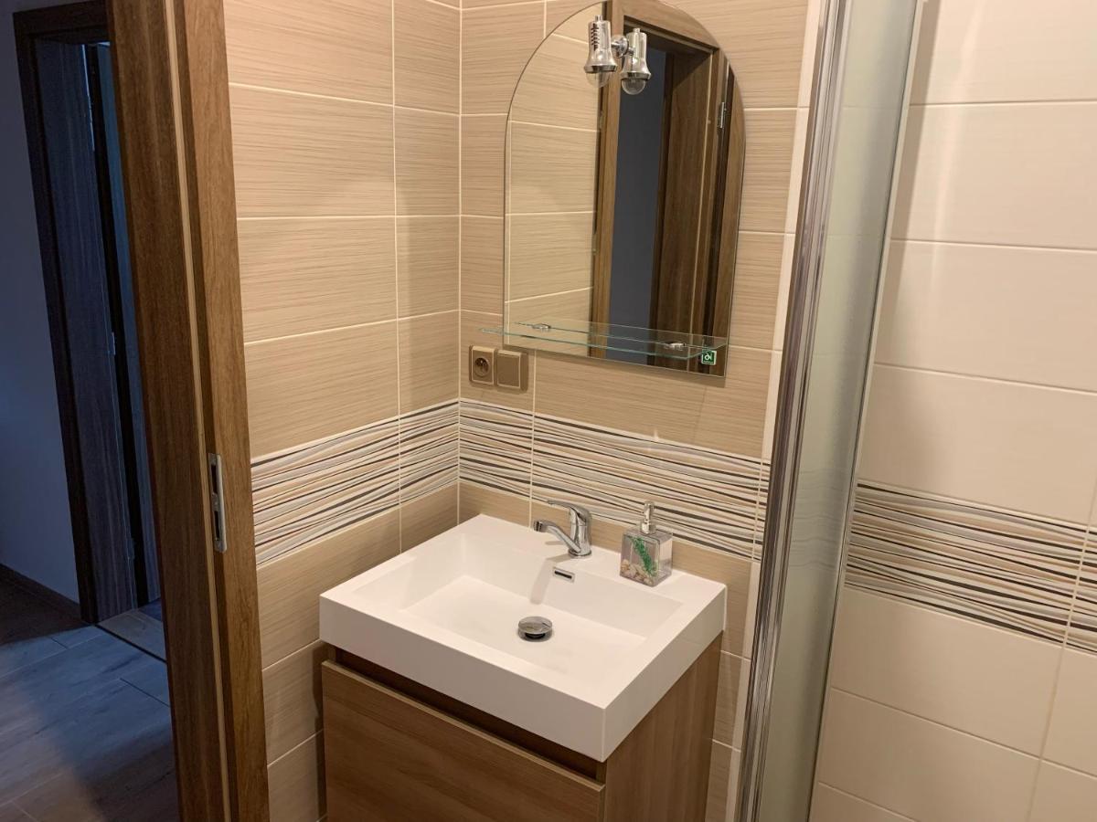Hotel Cafe De La Creme Kuzelov Zewnętrze zdjęcie