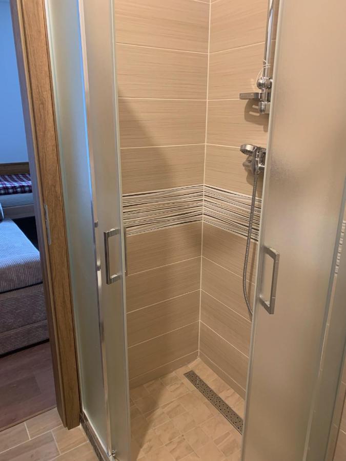 Hotel Cafe De La Creme Kuzelov Zewnętrze zdjęcie