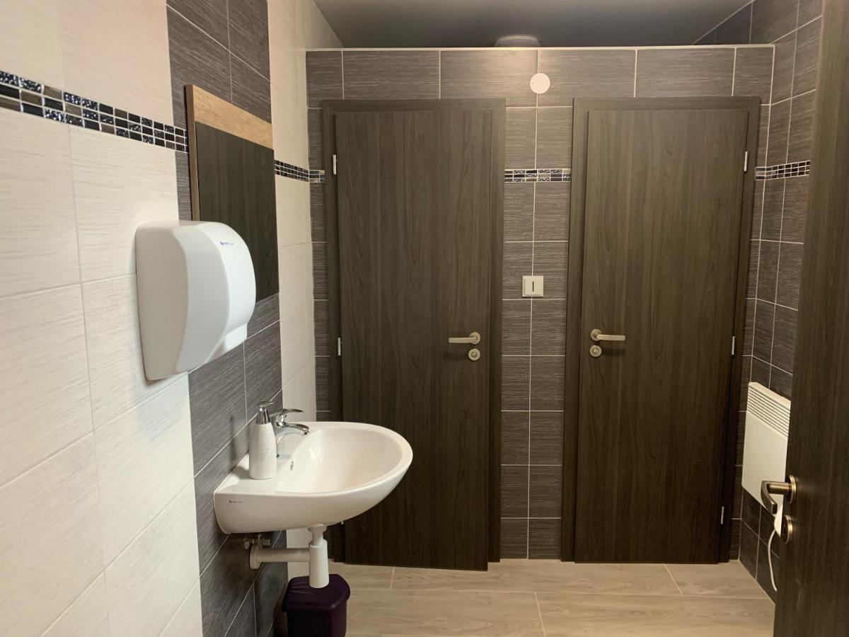 Hotel Cafe De La Creme Kuzelov Zewnętrze zdjęcie