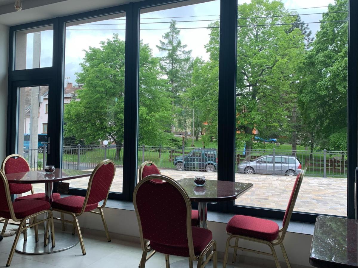 Hotel Cafe De La Creme Kuzelov Zewnętrze zdjęcie