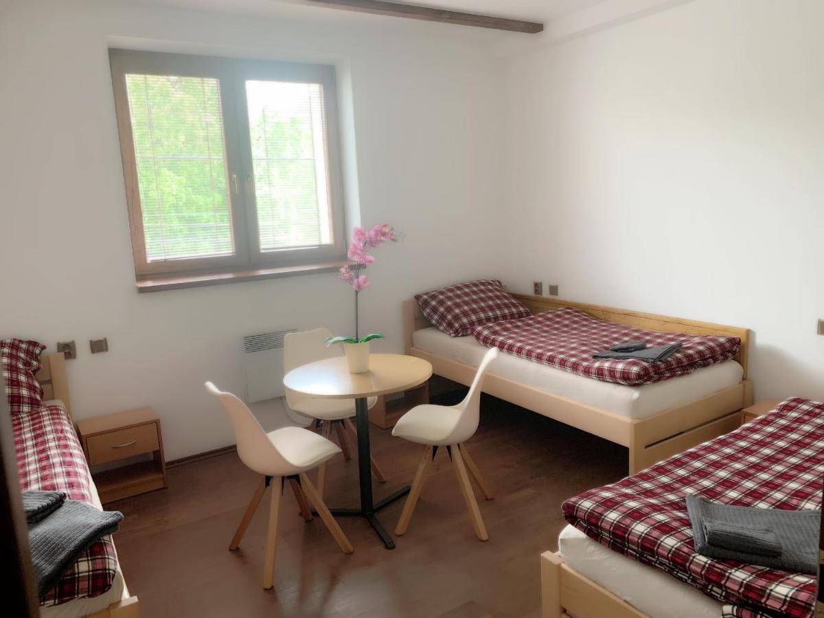 Hotel Cafe De La Creme Kuzelov Zewnętrze zdjęcie