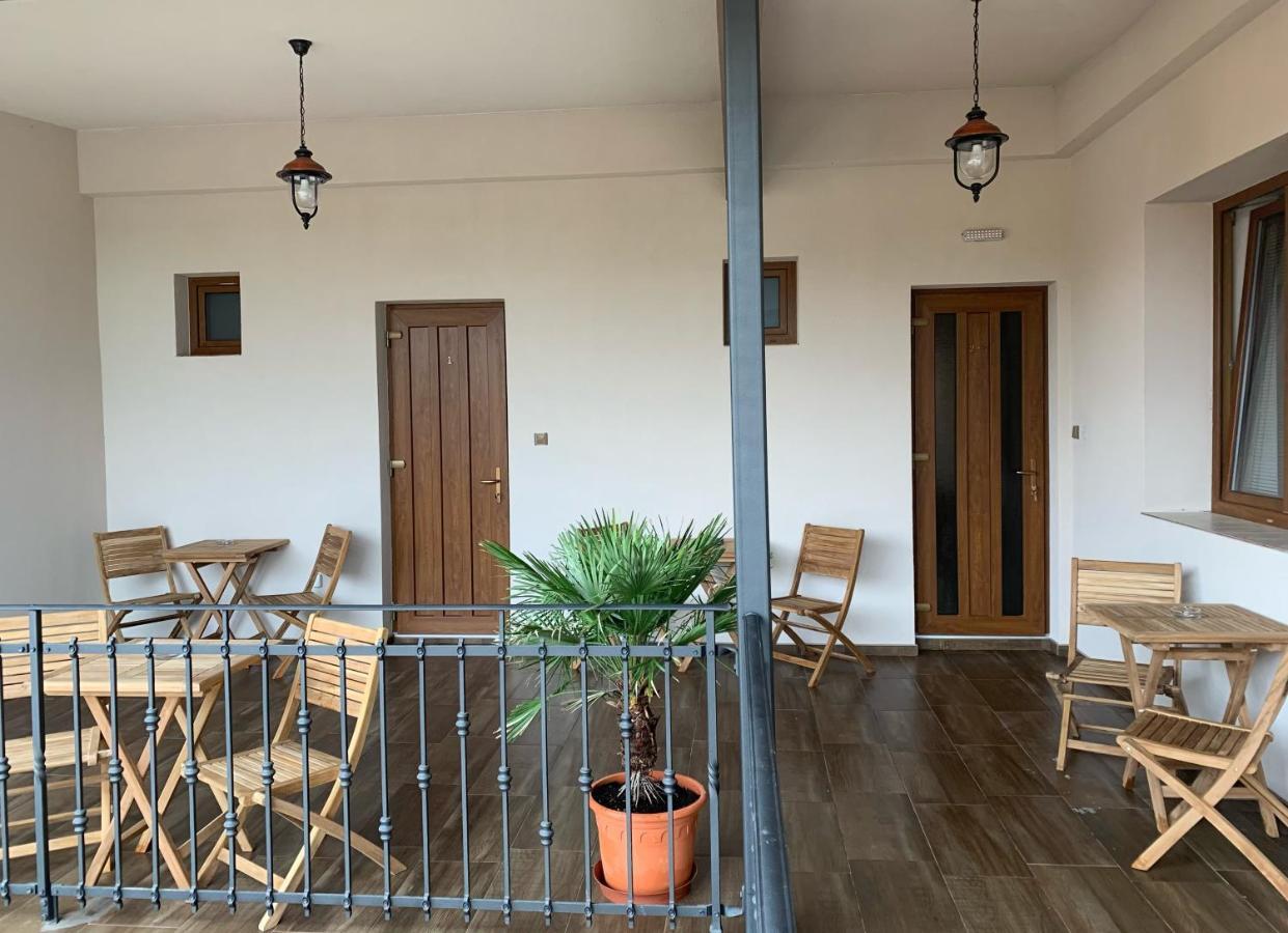Hotel Cafe De La Creme Kuzelov Zewnętrze zdjęcie