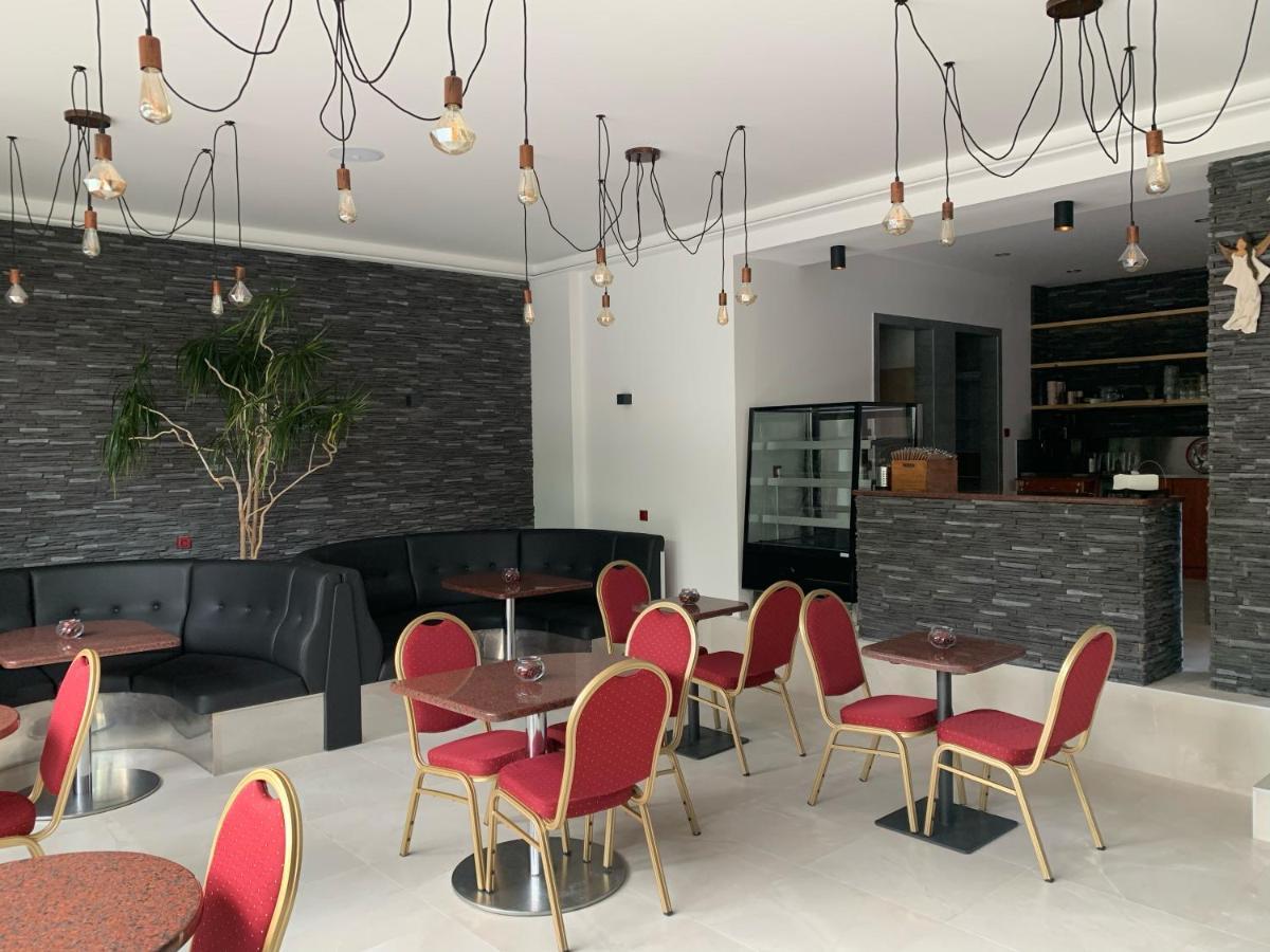 Hotel Cafe De La Creme Kuzelov Zewnętrze zdjęcie