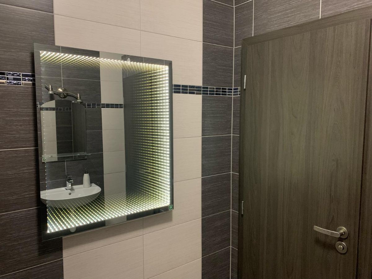 Hotel Cafe De La Creme Kuzelov Zewnętrze zdjęcie