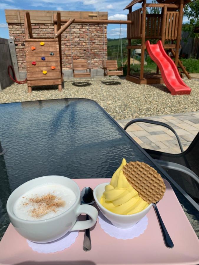 Hotel Cafe De La Creme Kuzelov Zewnętrze zdjęcie